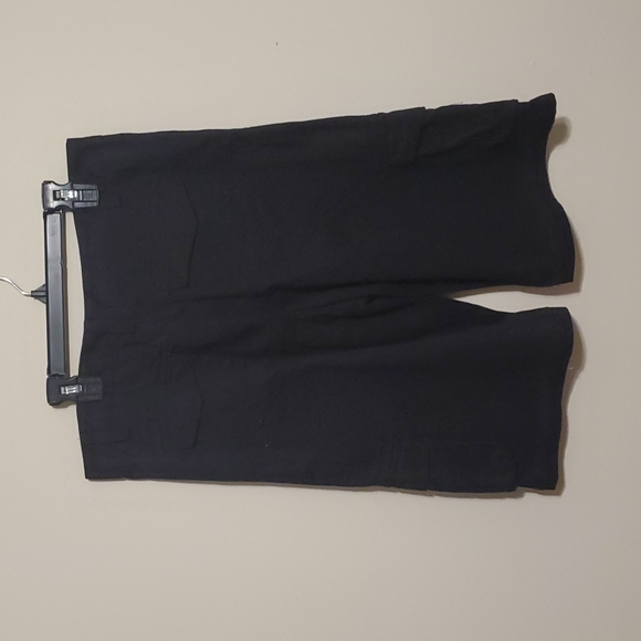 Burnside Mens black cargo shorts. - Picture 2 of 5